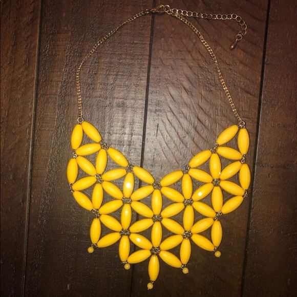 Yellow necklace - Picture 5 of 8